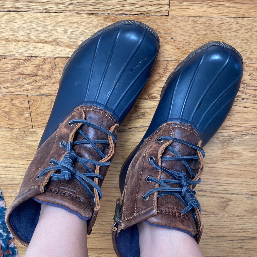 Sperry duck boots like new!